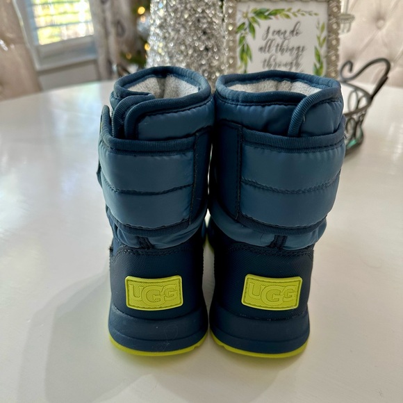 UGG children’s waterproof boots - Picture 3 of 6